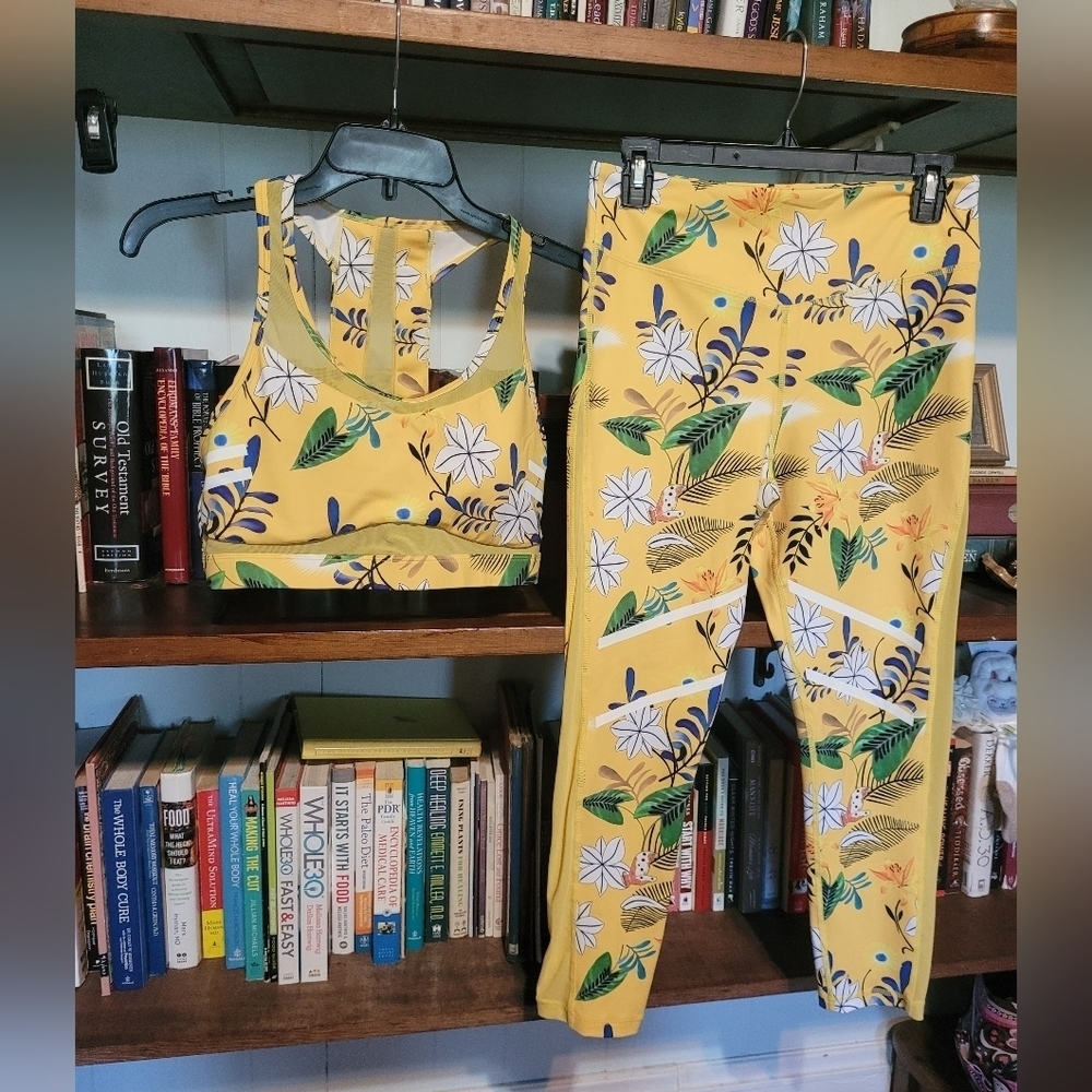 Zyia Light and Tight floral set. Bra large leggings medium 8/10